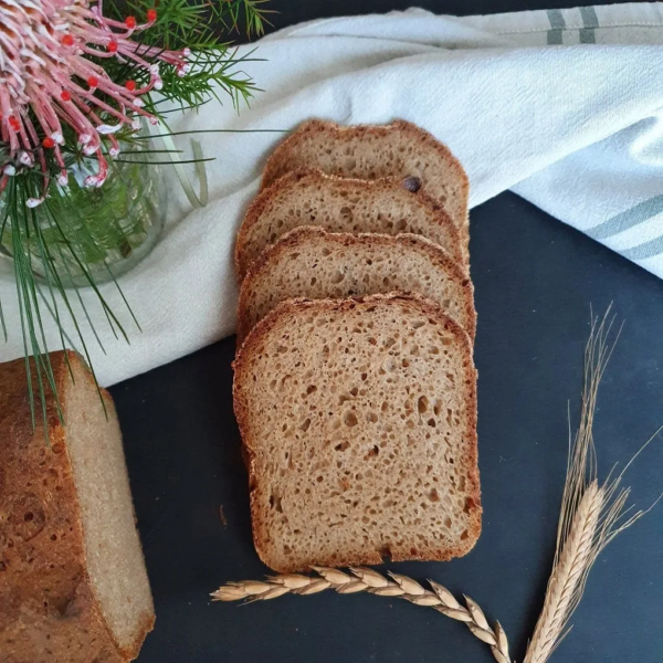 Brot Mama aufgeschnitten in Scheiben