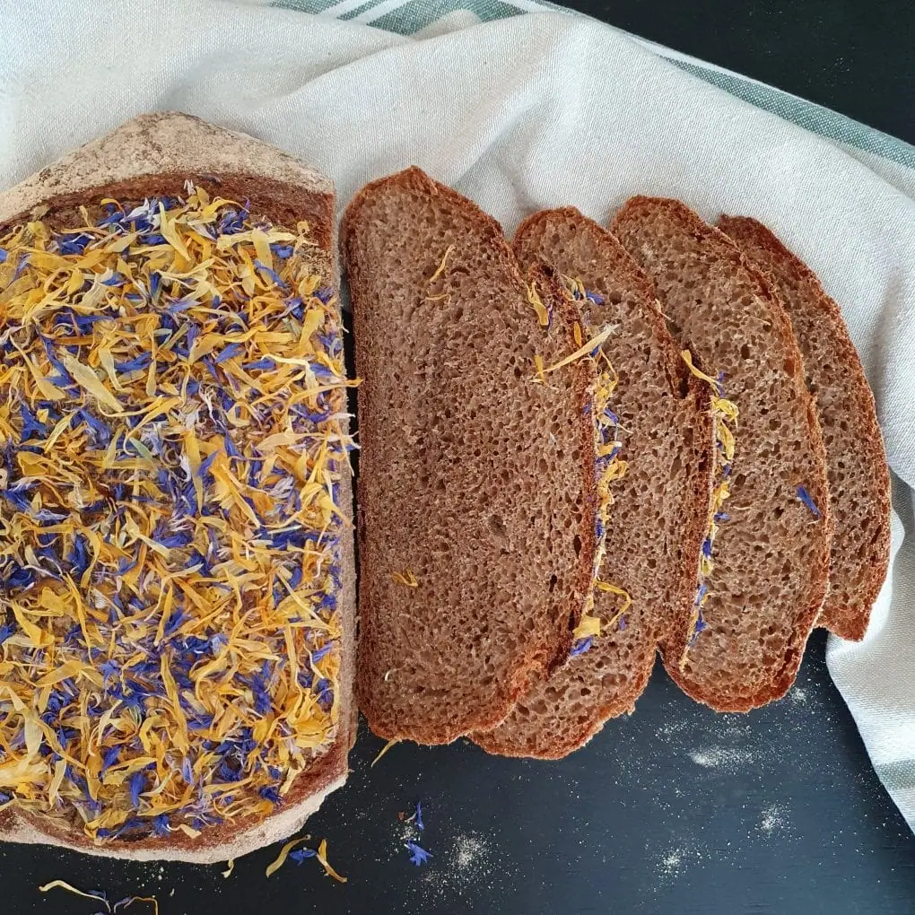 BlueVelvet Blütenbrot