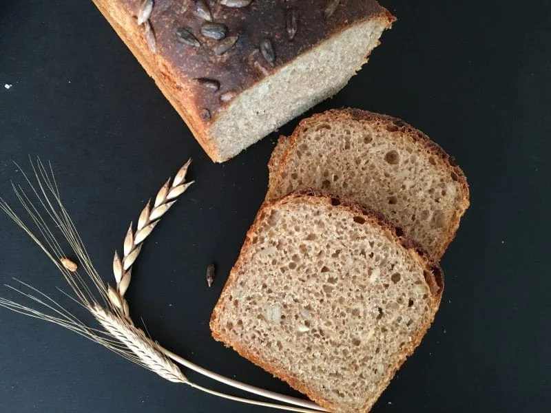 Drei-Ur Brot mit Sonnenblumen