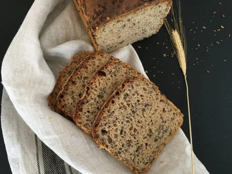 Brot mit Leinsamen