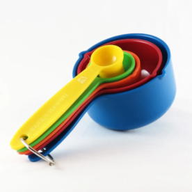 Bunte Messbecher für Kinderbackrezepte – Bild 3