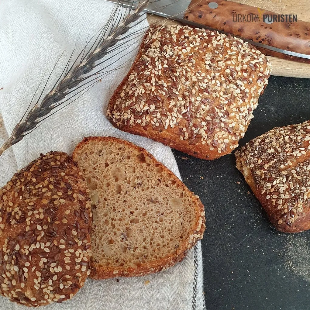 Urkorn-Saatenbrötchen mit Dinkelähre