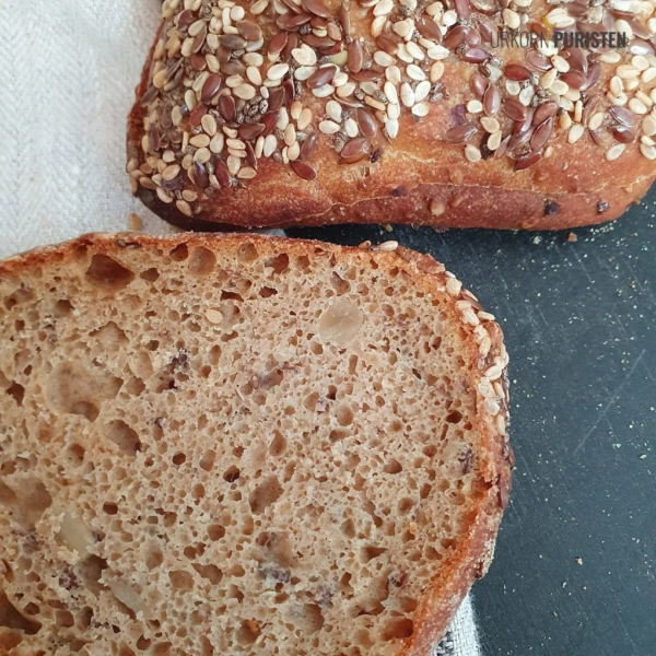 offene Krume vom Urkorn-Saatenbrötchen