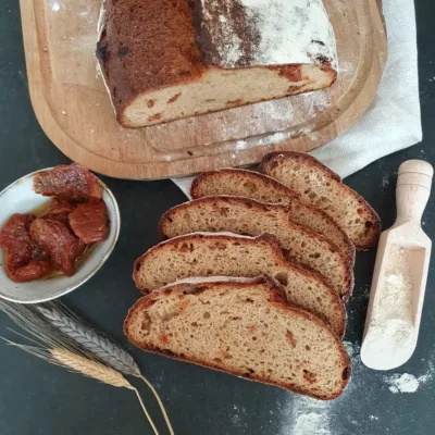 Urkornbrot Sommer aufgeschnitten