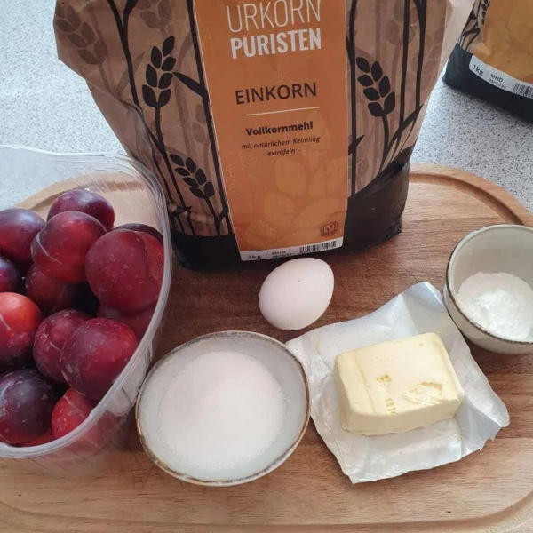 Zutaten für Pflaumenkuchen mit Einkorn