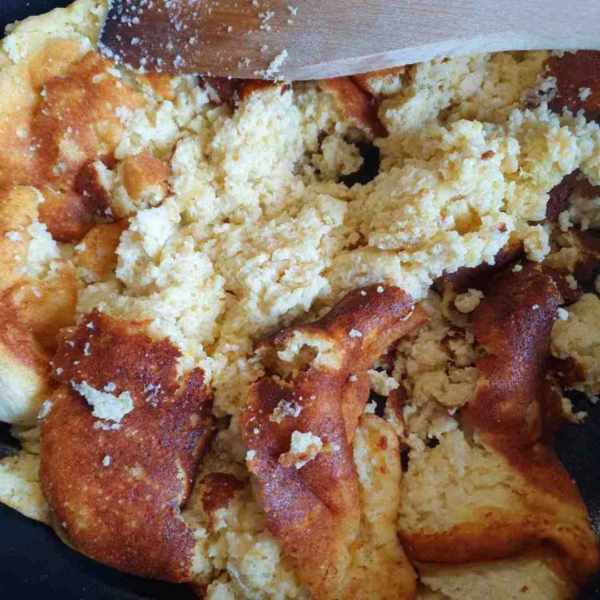 süßer Polenta Schmarrn in der Pfanne verunfallt