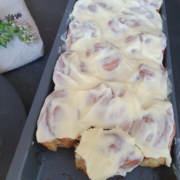 Zimtschnecken mit Frosting im Backblech